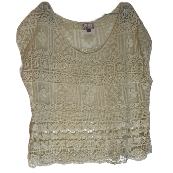 Juniper Ln Tops - JUNIPER LN Crochet Lace Blouse in Cream One Size P2P approx 24 inches
